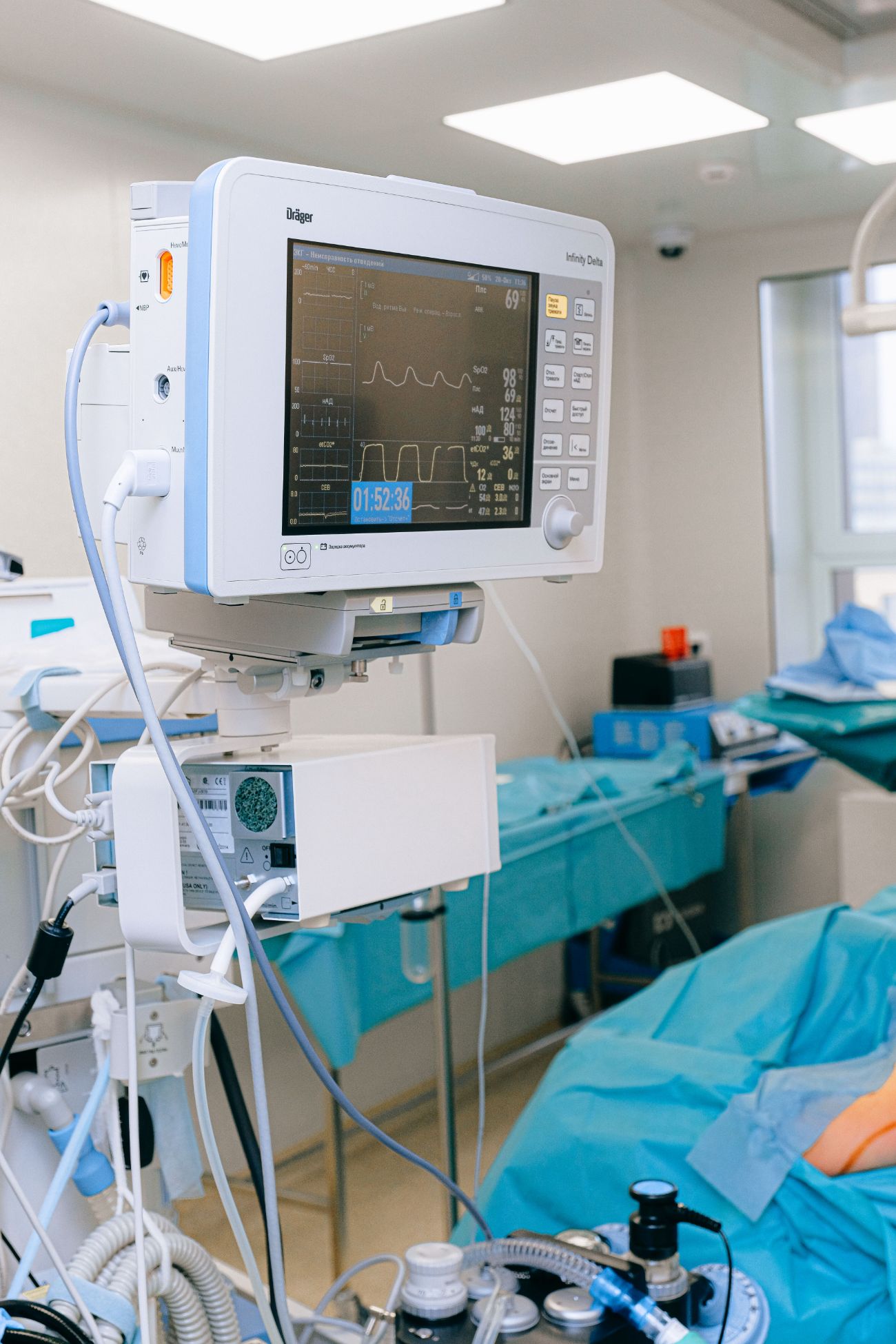Patient monitor beside a recovery bay