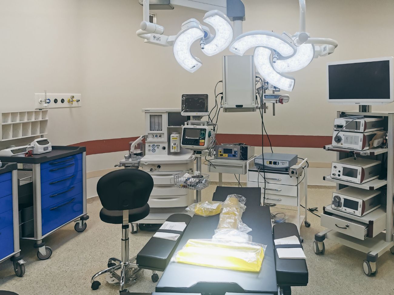 Operating room fully set up with surgical lights on